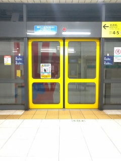 ���g���w����