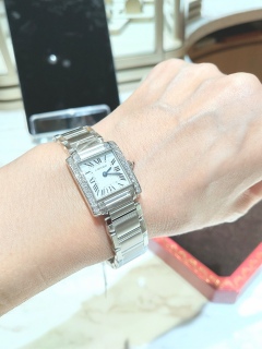 Cartier17lグȂłāAẴ^N͐VfUCςĂ܂ƁÃfUCǂ̂ɁA