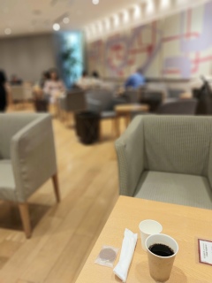 ̑AjNɃtĂ炵i`ĐĤŁA2 ԂɃR[q[ł݂B