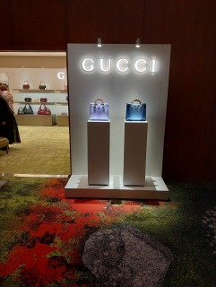 GUCCIʂ̃u[XɂȂĂA