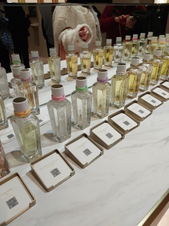 Cartier���Ă���Ȃɑ�R��ނ�����̂�💖