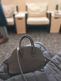 �������ɂ��̃o�b�N�ǂ�����Ă����镨�͌����Ă�