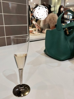 �G�����X�������A���̒����������̐l�����̂˂�B