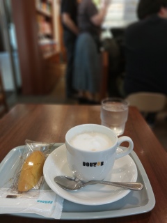 �����ɓ������āA�₦�߂��Ă��܂����̂ŁA�h�g�[���ŃJ�t�F�I������ŉ��܂�😊