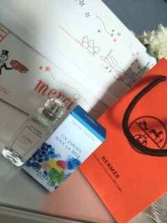 HERMES����̂��͂��̃{�b�N�X�̒��ɂ͍����������Ă�🥰