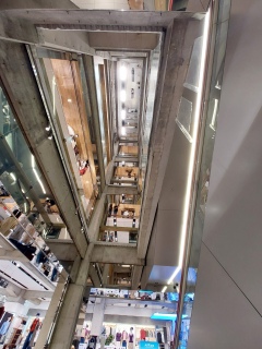 �����̖ړI�͎���UNIQLO�ł͂Ȃ��āA���̏�̃_�C�\�[�ƃX�^�v��
